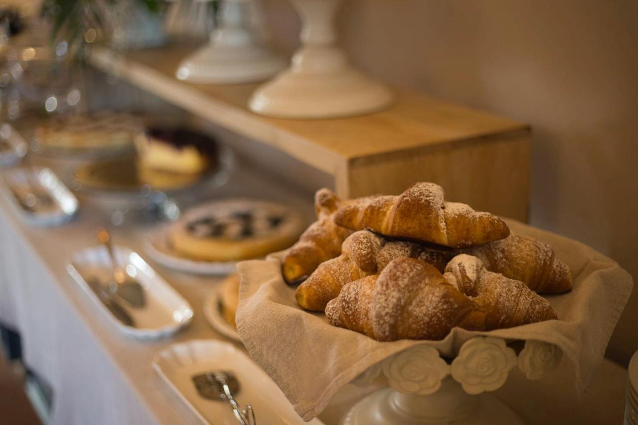 Corte Rossetti Le Dimore Luxury B&B 바스토 외부 사진